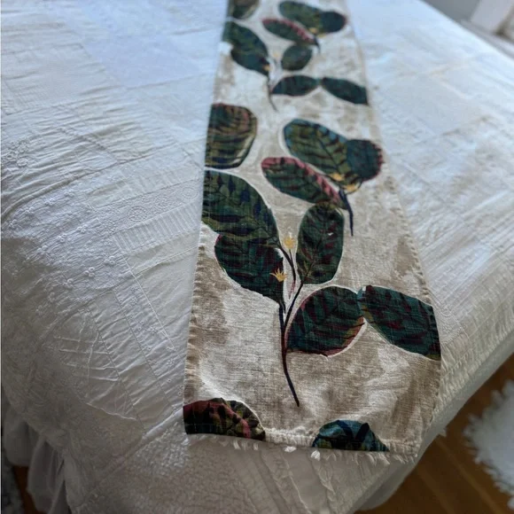 Table Runner - Picture 12 of 16